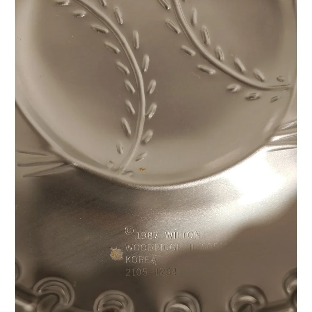 Wilton Vintage 1987 Baseball Glove Mitt Cake Pan - Novelty Metal Baking Tin